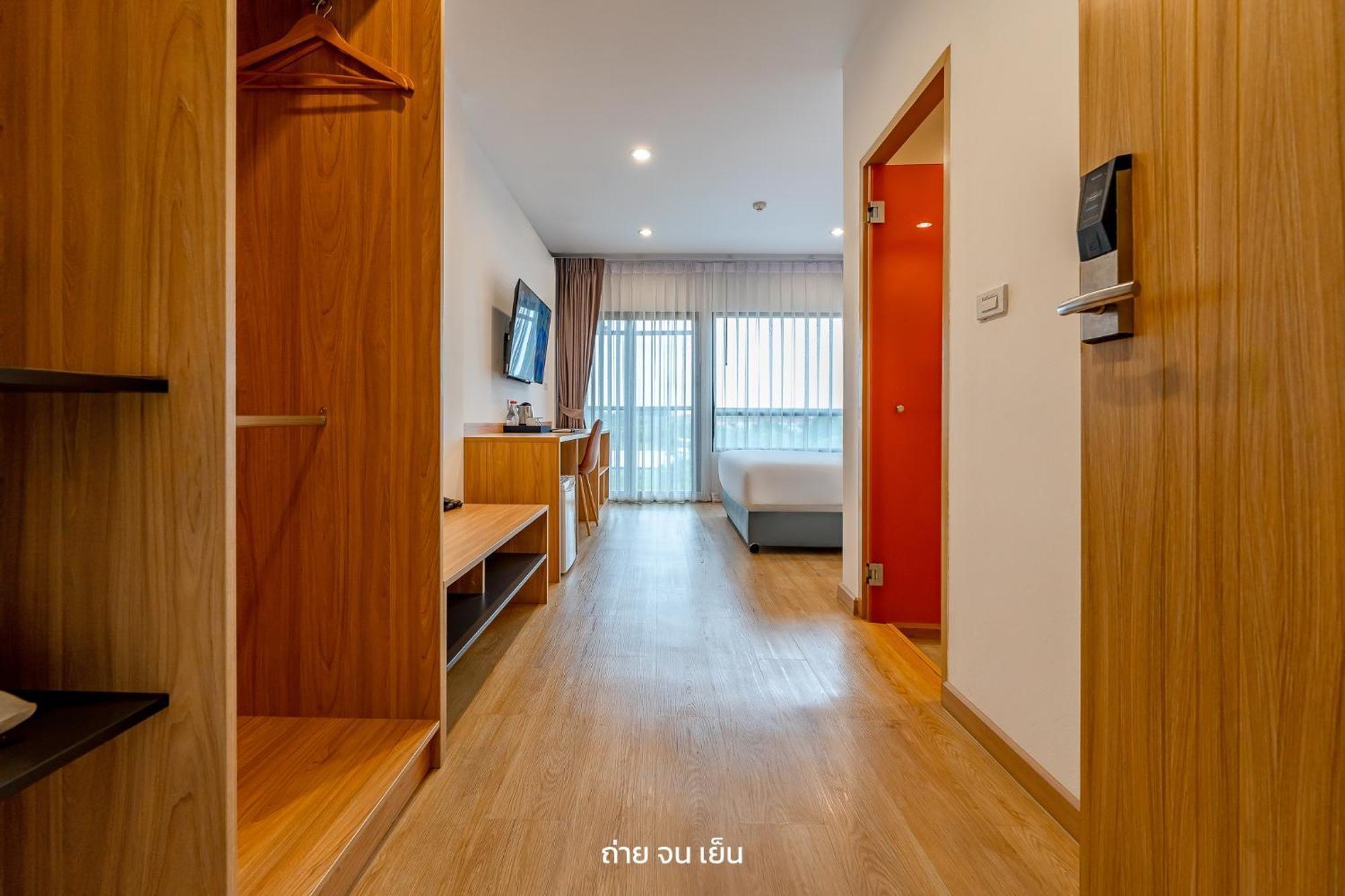 Khách sạn 7 Days Premium Don Meaung Airport 3*