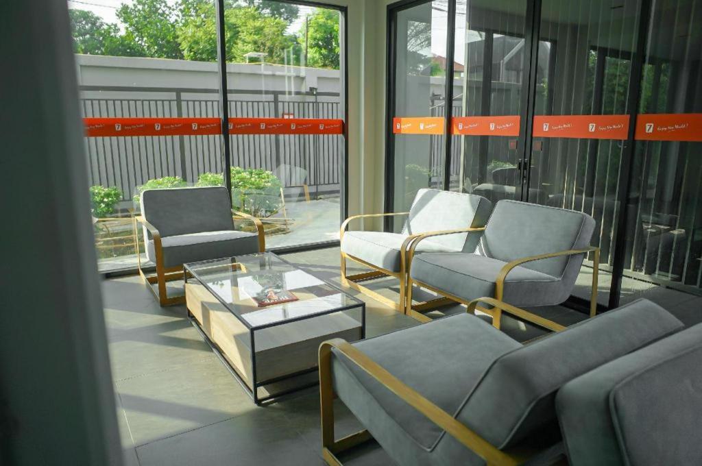 Khách sạn 7 Days Premium Don Meaung Airport